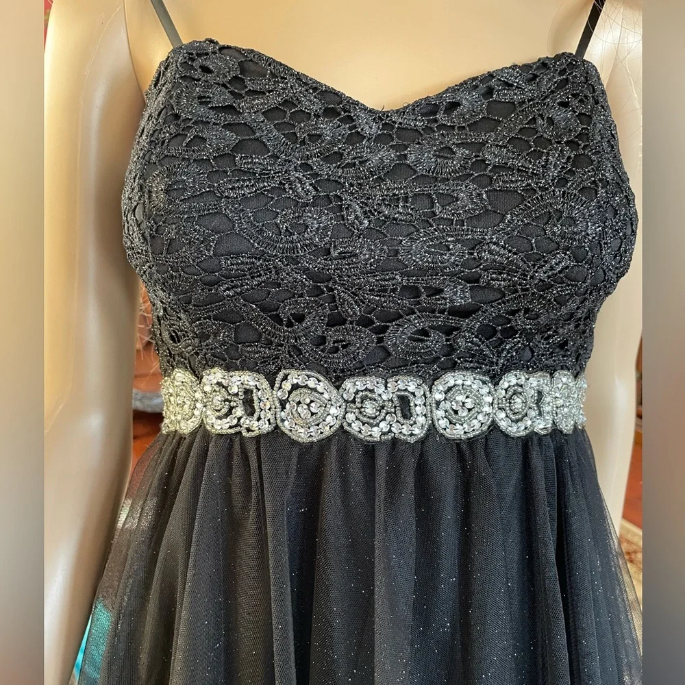 Black Sleeveless Rhinestone and Sequins Embellished Fit & Flare Dress Size 1 - Picture 3 of 14